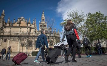 Los viajeros españoles eligen Andalucía como destino