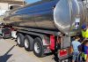 El agua llega en camiones cisternas para El Condado