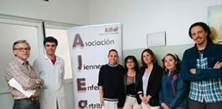 El centro de salud de Mengíbar imparte un taller para ayudar a aliviar el dolor a quince pacientes con artritis reumatoide
