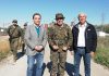 El alcalde de Andújar saluda a los soldados del “Córdoba” nº 10.