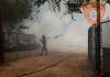 Una mujer y dos policías evacuados tras el incendio de una vivienda