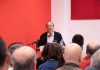El líder socialista catalán Miguel Iceta comparte un desayuno en Linares
