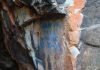 La Consejería de Cultura interviene para borrar grafitis en pinturas rupestres de Despeñaperros