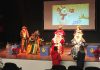 En Baños de la Encina los Reyes Magos recibieron a los niños en el Auditorio Municipal