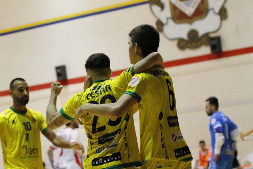 El Jaén Paraíso Interior directos a la final del I Torneo MLC de Linares desde el punto de penalti