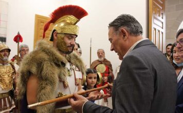 Bastón de mando de la ciudad para el General Aníbal