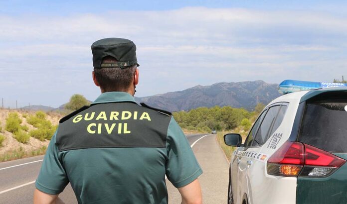 Sucesos.- La Guardia Civil y la Policía Local auxilian a un anciano en parada cardiorrespiratoria en el Pont d'Inca