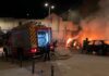 Incendio de dos vehículos en Linares