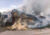 Arde un camión en Santa Elena