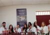 El IES María Bellido embotella la producción de vino rosado