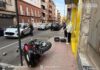 Choque de una moto y un turismo en el centro de Linares