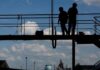 El paro registrado se reduce en 57.835 personas en mayo y baja de los 2,5 millones por primera vez desde julio de 2008