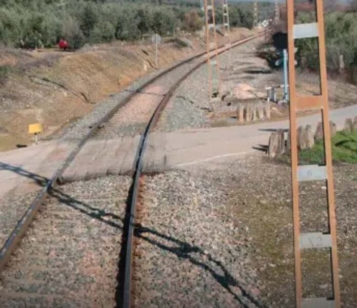 Ferrocarril paso a nivel sin barreras Mengibar