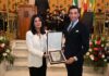 El torero David de Miranda recibe el Trofeo Manolete 2025 de manos de la alcaldesa de Linares