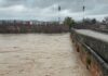 El río Guadalquivir continúa en nivel rojo a su paso por la ciudad de Andújar