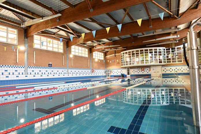 Piscina cubierta de Linares