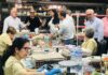 Erik Domínguez y candidatos del PP visitan la cerámica bailenense Padilla Padilla