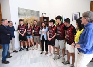 La alcaldesa recibe y felicita al Tecnigen Linares por su ascenso a Superdivisión de Tenis de Mesa