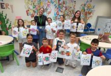 Los pequeños artistas disfrutan del taller infantil ‘Pintamos con Sal’ en la Biblioteca Municipal Baécula e Bailén