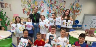 Los pequeños artistas disfrutan del taller infantil ‘Pintamos con Sal’ en la Biblioteca Municipal Baécula e Bailén
