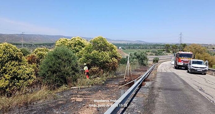 Los Bomberos de Andújar sofocan un incendio en la autovía A-4