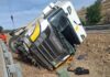 Muere un hombre al volcar un camión en la autovía A-4 en Villanueva de la Reina