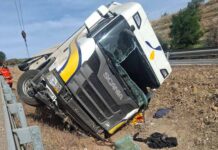 Muere un hombre al volcar un camión en la autovía A-4 en Villanueva de la Reina