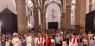 Más de 90 jóvenes y adultos reciben en Bailén el Sacramento de la Confirmación