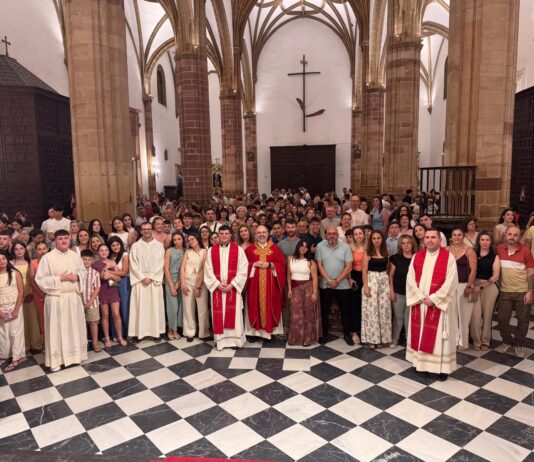 Más de 90 jóvenes y adultos reciben en Bailén el Sacramento de la Confirmación