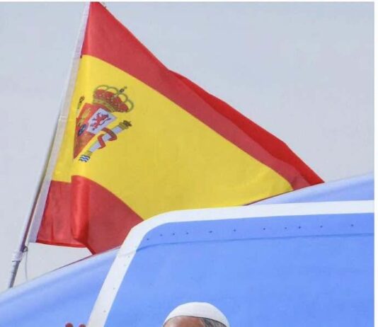 Sábado de cielos grises y mucho calor