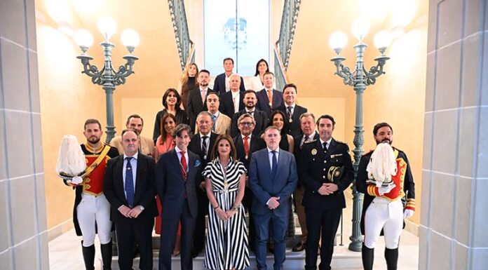 El torero Curro Díaz recibe oficialmente la distinción honoraria como Hijo Predilecto de la Ciudad concedida por el Ayuntamiento