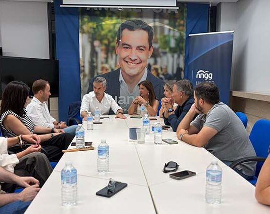 Juan Bravo aborda en Linares el “caos ferroviario” y las principales reivindicaciones de la ciudad