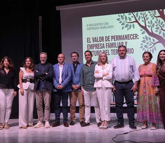 La Cátedra JAPEMASA de la UJA y el Ayuntamiento de Castellar ponen en valor el papel de la empresa familiar como motor contra la despoblación