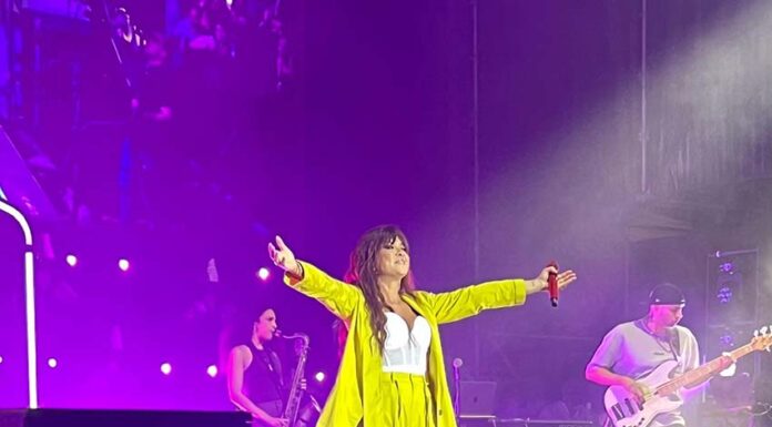 Vanesa Martín llenó de magia y de polvo de mariposas una noche de emociones a su paso por Jaén
