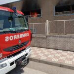 Incendio de un piso en La Carolina que obliga al desalojo preventivo de un bloque de viviendas sin daños personales