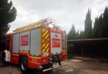 Desalojados de manera preventiva 150 vecinos por un incendio de vivienda en Linares