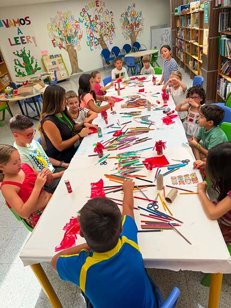 PORTICO INFANTIL TALLER DE COLLARES MACARRONES
