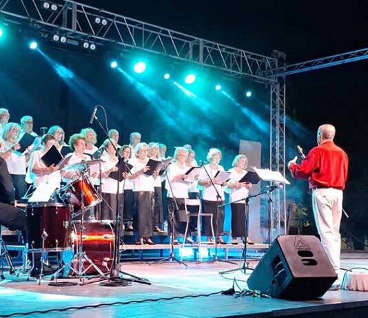 El Pórtico de Feria ofrece la actuación del Coro del Centro de Participación Activa