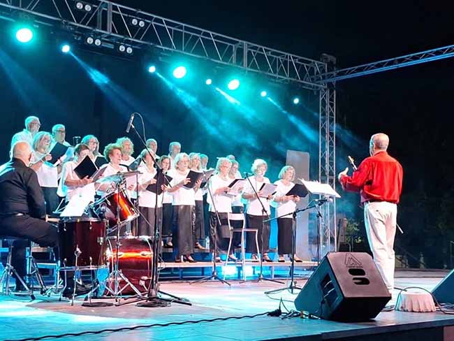 Portico de Feria Coro del Cwentro de Parfticpacion activa 2025
